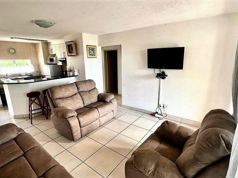 Beachfront Apartment In Uvongo - Photo 8