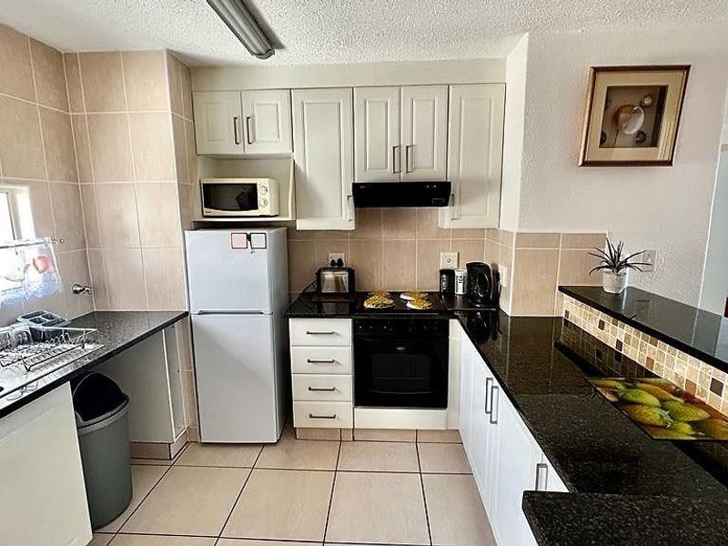 Beachfront Apartment In Uvongo - Photo 5