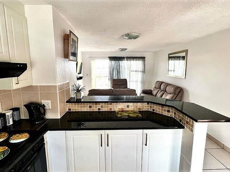 Beachfront Apartment In Uvongo - Photo 7