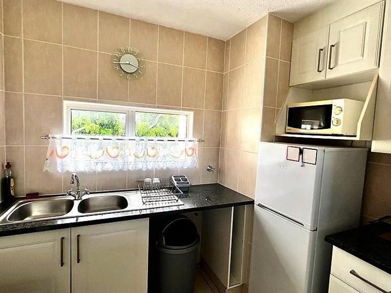 Beachfront Apartment In Uvongo - Photo 6