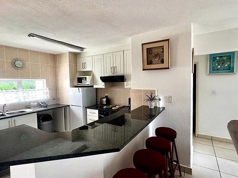 Beachfront Apartment In Uvongo - Photo 4