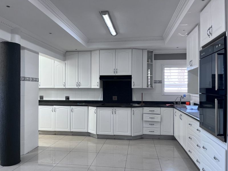 Brilliantly Understated, and it could be Yours! - Photo 10