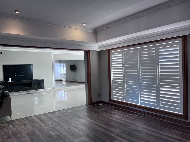 Brilliantly Understated, and it could be Yours! - Photo 5