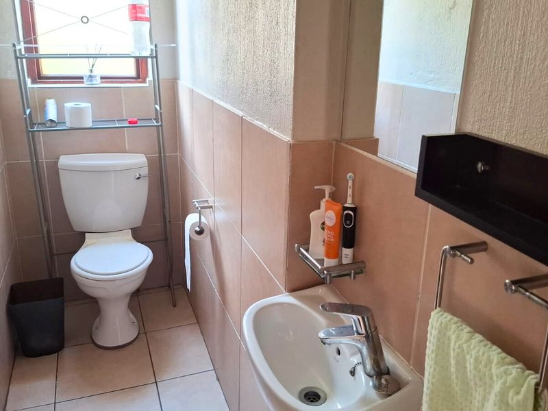 5-Bedroom, 3.5-Bathroom Family Home for Sale in Sumatra Estate, Midrand - Photo 9