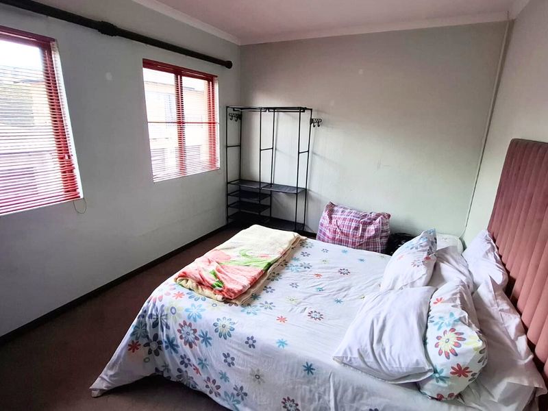 5-Bedroom, 3.5-Bathroom Family Home for Sale in Sumatra Estate, Midrand - Photo 8