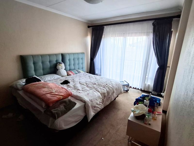 5-Bedroom, 3.5-Bathroom Family Home for Sale in Sumatra Estate, Midrand - Photo 7