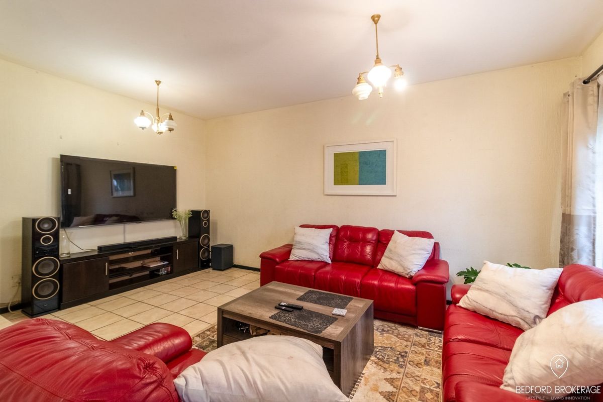 Modern 3-Bedroom Townhouse To Rent in Secure Lyngate Complex - Photo 4