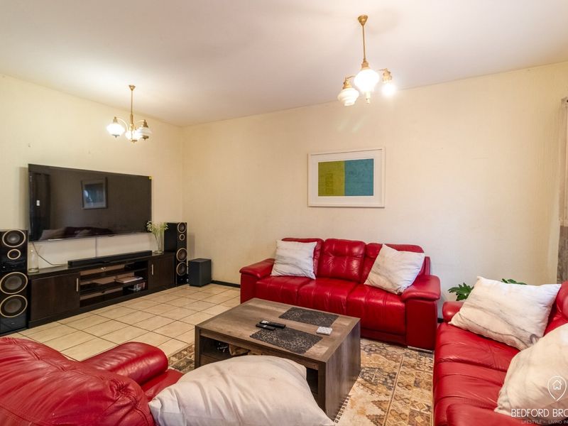 Modern 3-Bedroom Townhouse To Rent in Secure Lyngate Complex - Photo 4