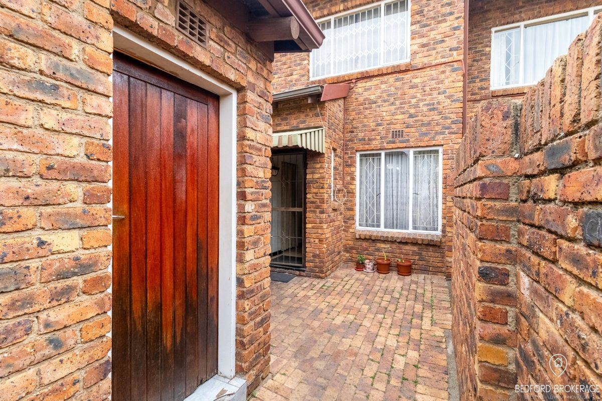 Modern 3-Bedroom Townhouse To Rent in Secure Lyngate Complex - Photo 2