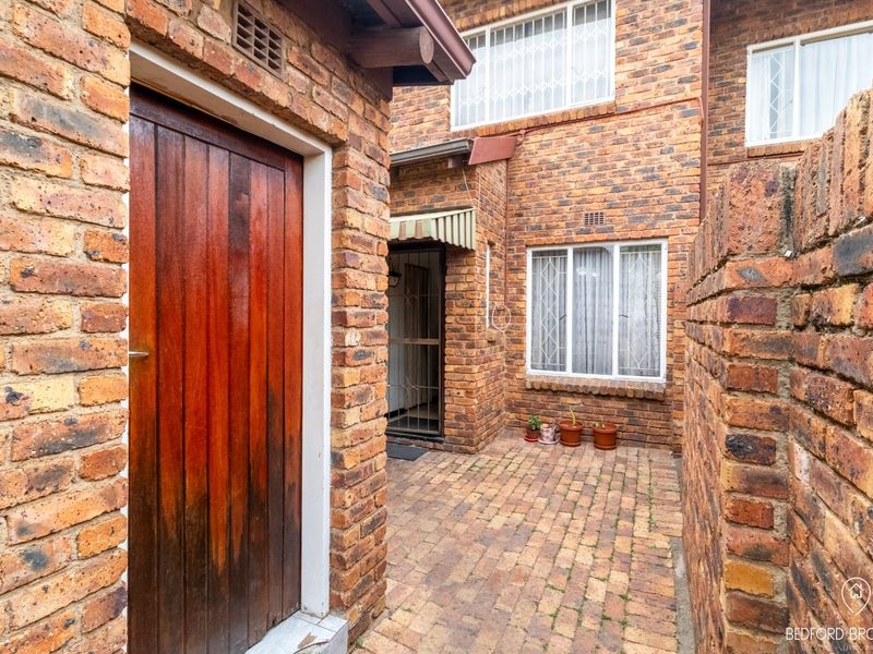 Modern 3-Bedroom Townhouse To Rent in Secure Lyngate Complex - Photo 2