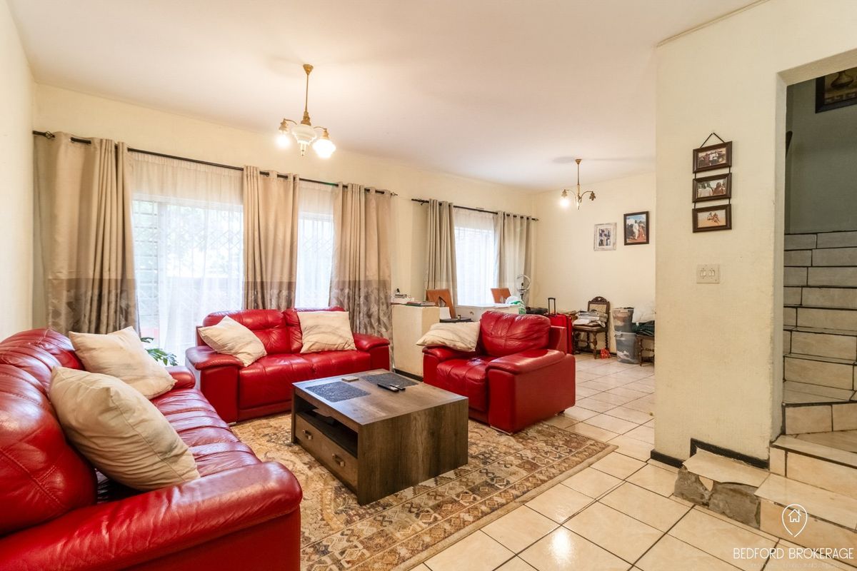 Modern 3-Bedroom Townhouse To Rent in Secure Lyngate Complex - Photo 3