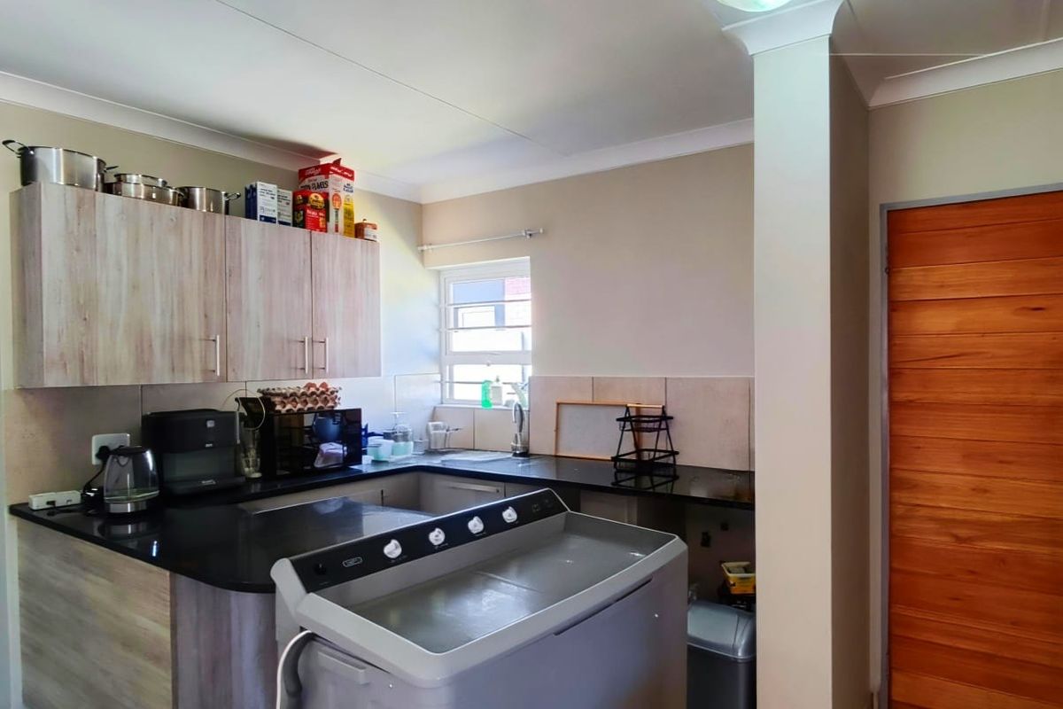 Freestanding 2-Bedroom Home in Prime Parkdene Location - Photo 5