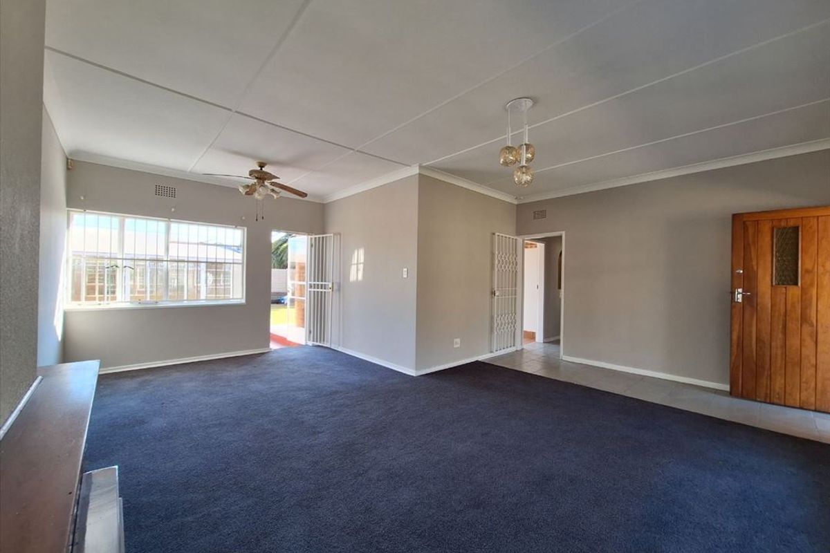 Well-Appointed 3-Bedroom Home with Pool and Ample Parking - Photo 2