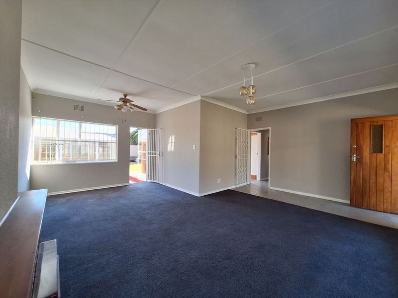 Well-Appointed 3-Bedroom Home with Pool and Ample Parking - Photo 2