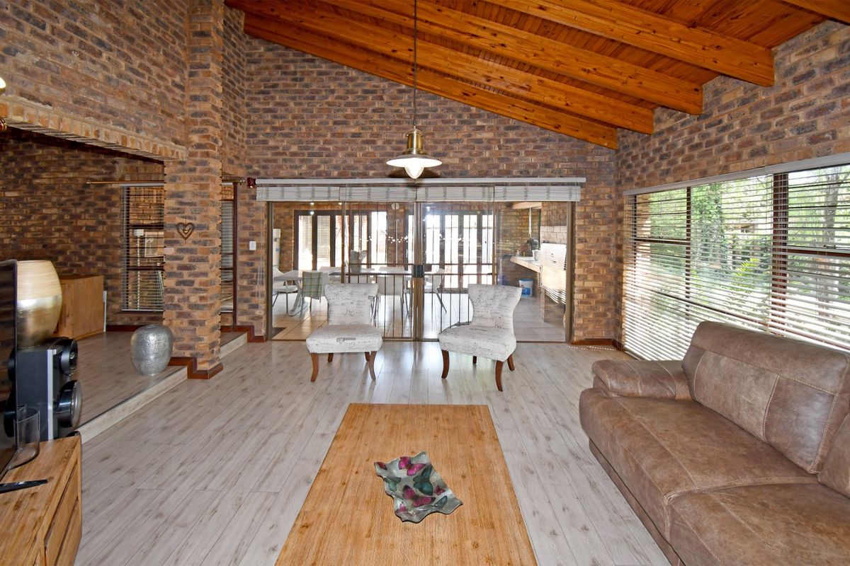 Home Business Potential, Separate Flatlet!  - Photo 2