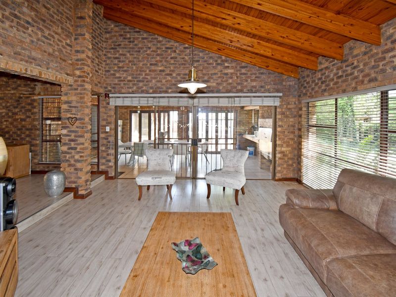 Home Business Potential, Separate Flatlet!  - Photo 2