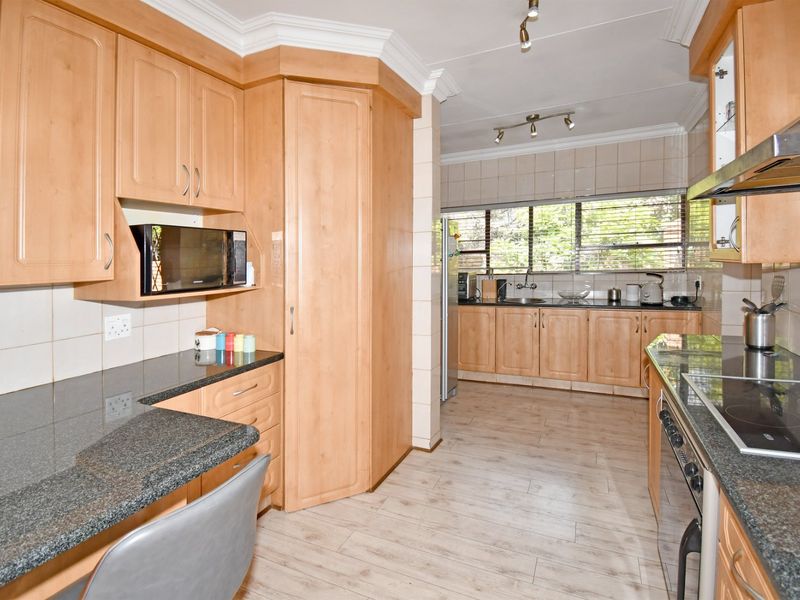 Home Business Potential, Separate Flatlet!  - Photo 3