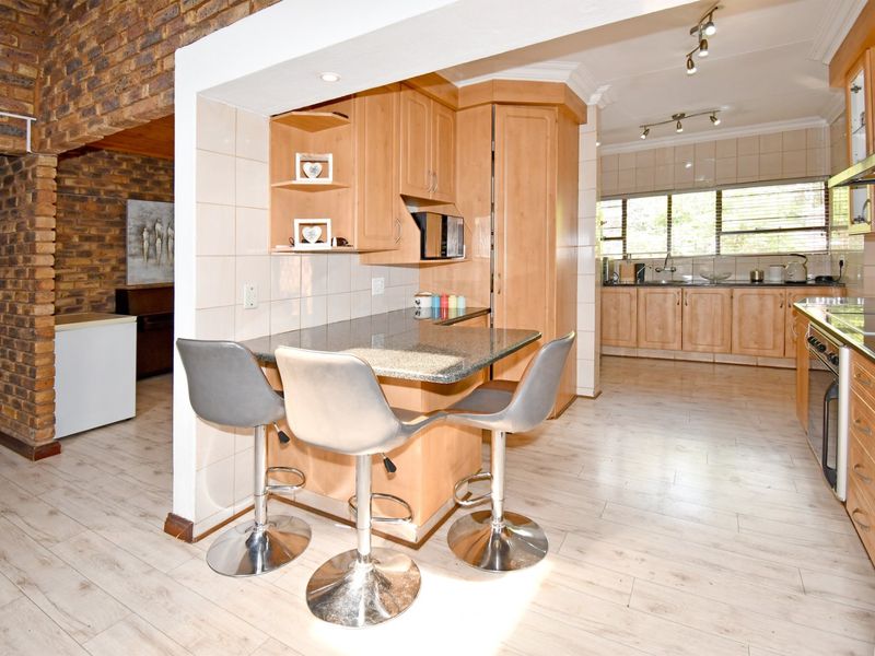 Home Business Potential, Separate Flatlet!  - Photo 10