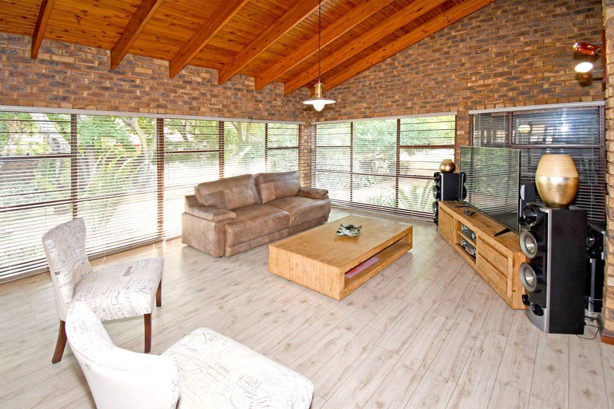 Home Business Potential, Separate Flatlet!  - Photo 5