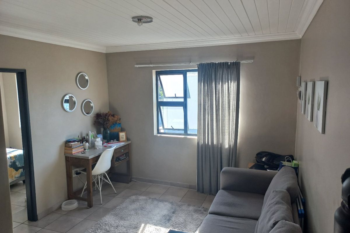 EXCLUSIVE MANDATE: Great investment oppertunity! 2 bedroom apartment near UWC AND CPUT and all amenities - Photo 4