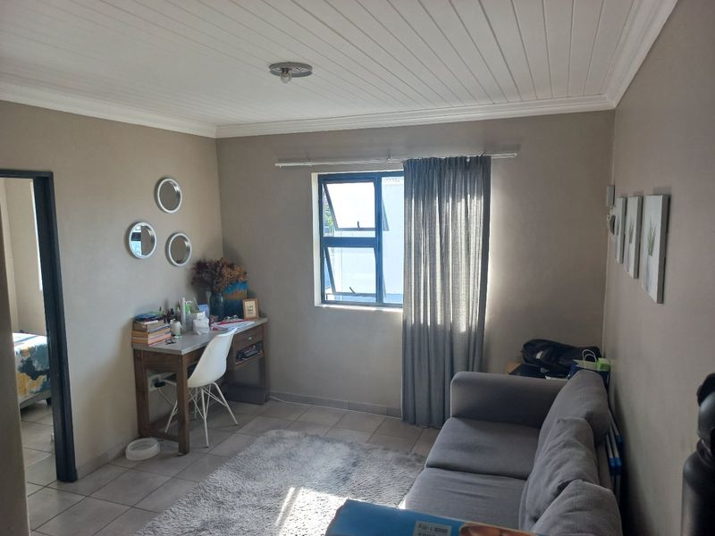 EXCLUSIVE MANDATE: Great investment oppertunity! 2 bedroom apartment near UWC AND CPUT and all amenities - Photo 4