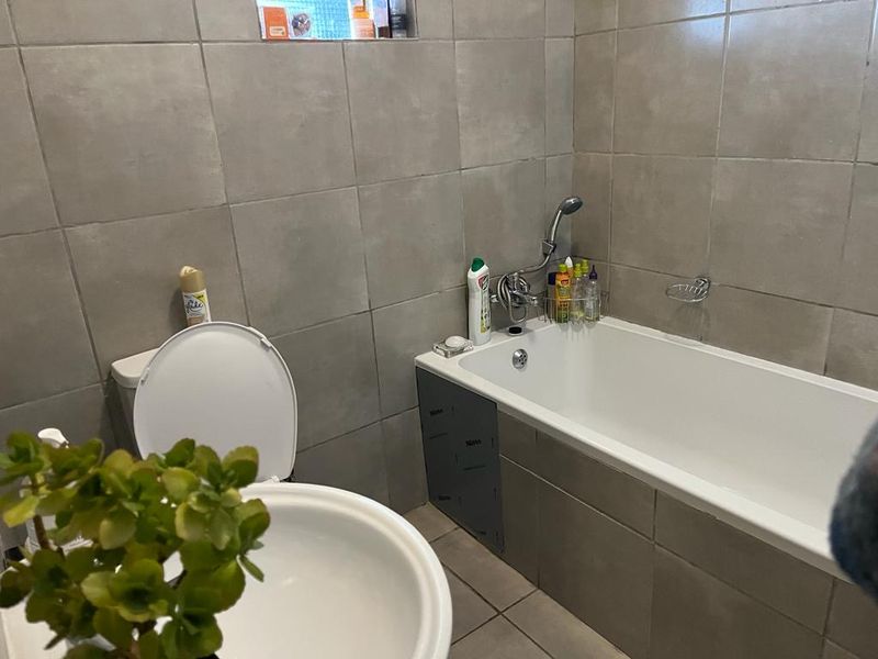 EXCLUSIVE MANDATE: Great investment oppertunity! 2 bedroom apartment near UWC AND CPUT and all amenities - Photo 6