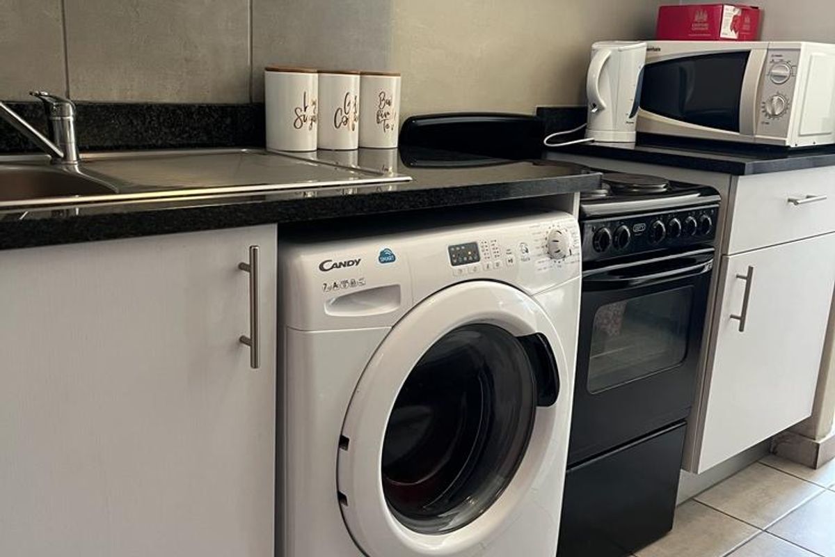 EXCLUSIVE MANDATE: Great investment oppertunity! 2 bedroom apartment near UWC AND CPUT and all amenities - Photo 3