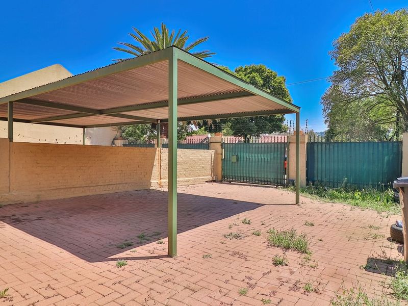 Dual-Income Opportunity with Lifestyle Appeal – 2 Semi-Detached Homes on One Stand. - Photo 5