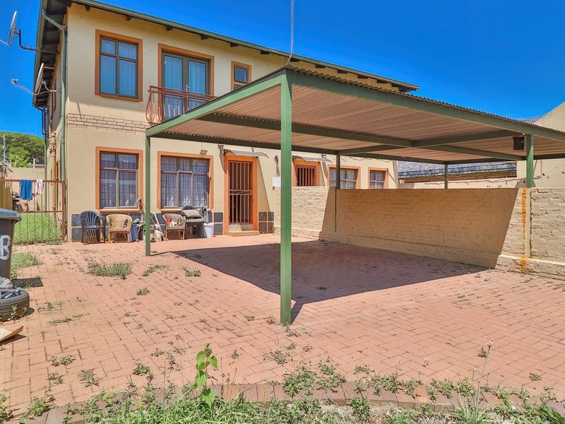 Dual-Income Opportunity with Lifestyle Appeal – 2 Semi-Detached Homes on One Stand. - Photo 4