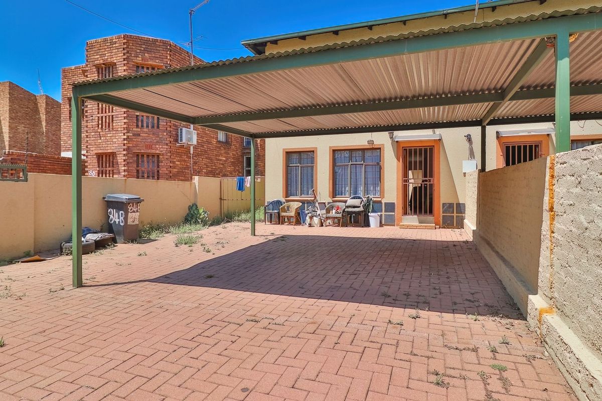 Dual-Income Opportunity with Lifestyle Appeal – 2 Semi-Detached Homes on One Stand. - Photo 3