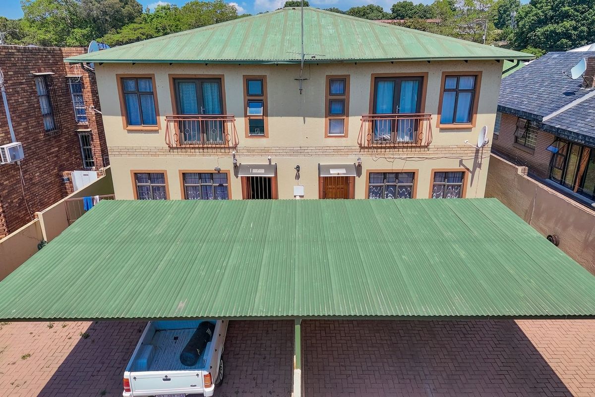 Dual-Income Opportunity with Lifestyle Appeal – 2 Semi-Detached Homes on One Stand. - Photo 2