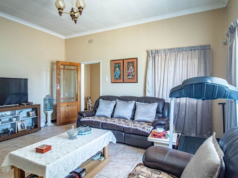 Versatile Family Home with Income Potential and Exceptional Space. - Photo 10