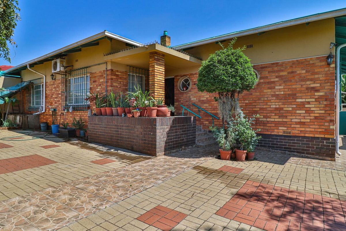 Versatile Family Home with Income Potential and Exceptional Space. - Photo 3