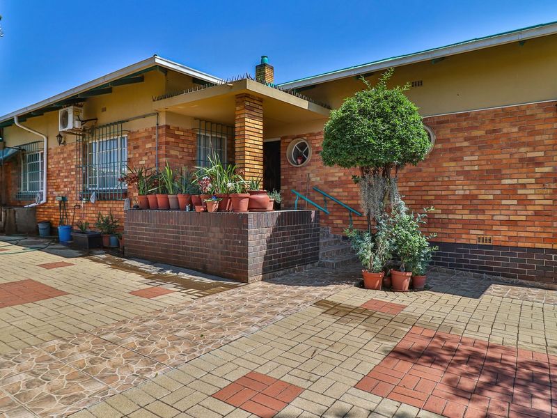 Versatile Family Home with Income Potential and Exceptional Space. - Photo 3