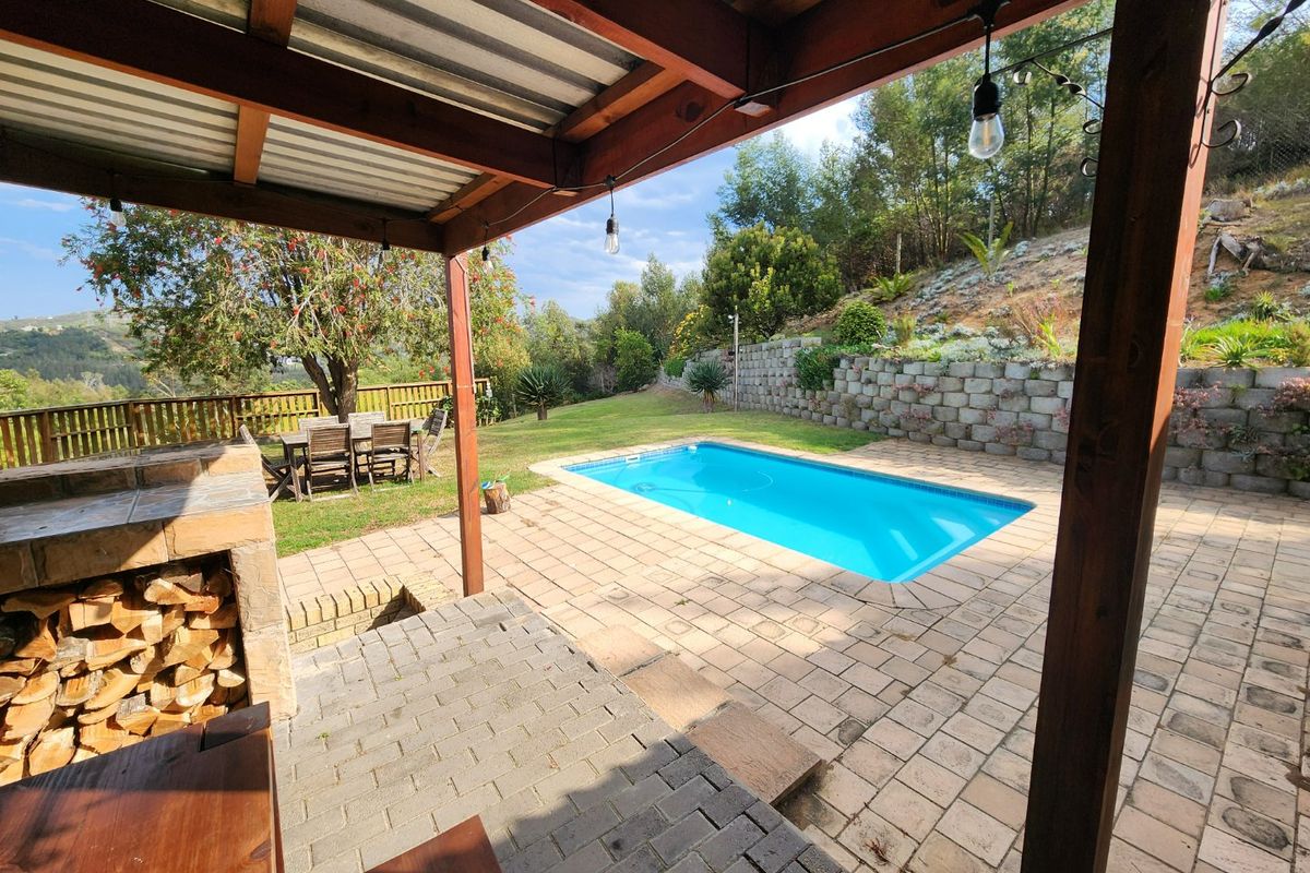 A Home Where the Garden, Pool & Patio Steal the Show! PLUS A FLATLET!  - Photo 2