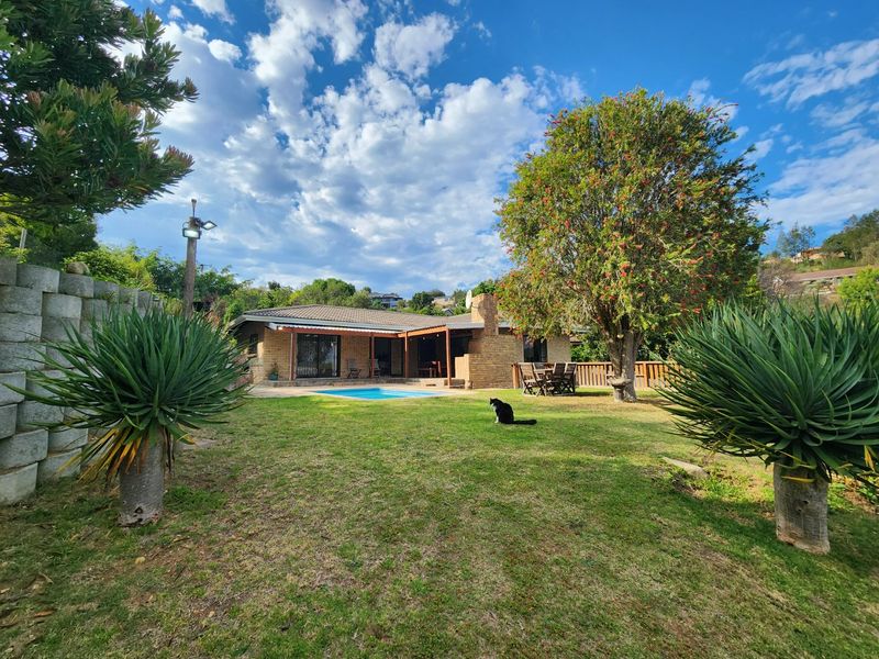 A Home Where the Garden, Pool & Patio Steal the Show! PLUS A FLATLET!  - Photo 1