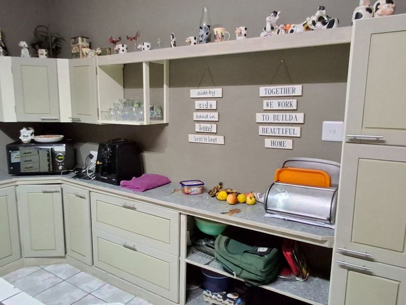 SPACIOUS 3 BED HOUSE FOR SALE - Photo 10