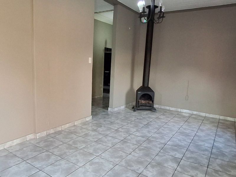 SPACIOUS 3 BED HOUSE FOR SALE - Photo 7