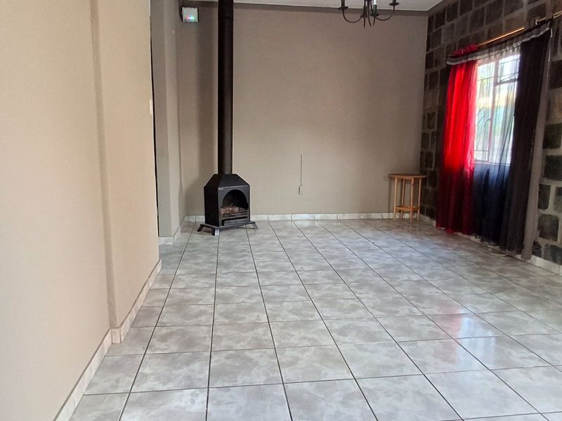 SPACIOUS 3 BED HOUSE FOR SALE - Photo 8