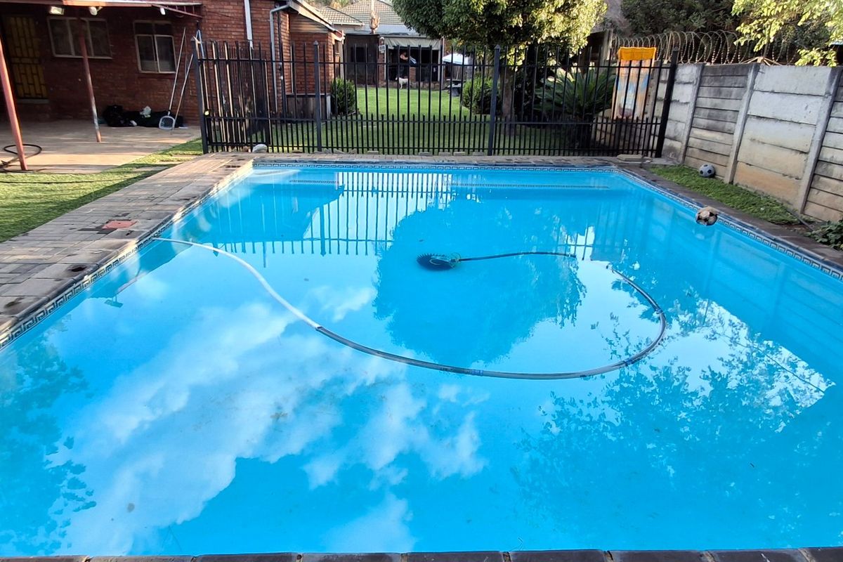 SPACIOUS 3 BED HOUSE FOR SALE - Photo 4