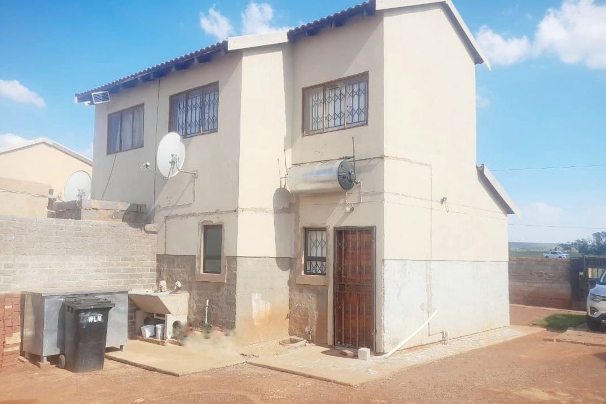 Charming 2-bedroom property in Borwa, Westonaria - Photo 2