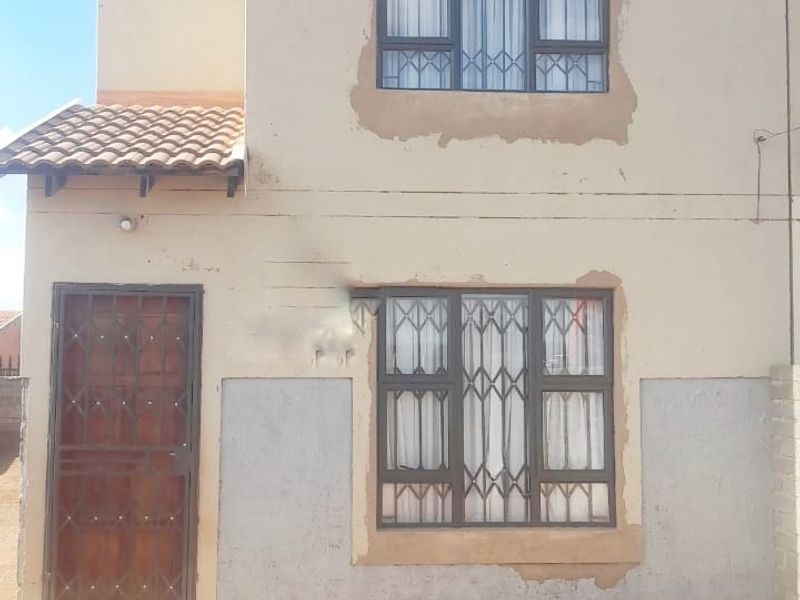 Charming 2-bedroom property in Borwa, Westonaria - Photo 3