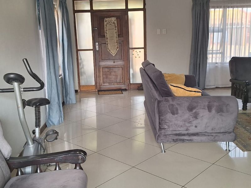 Well situated Family home - Photo 8