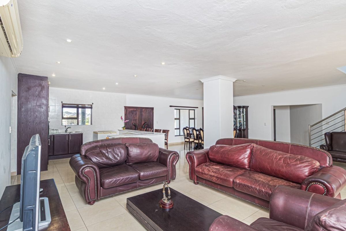 IF SPACE AND SECURITY IS WHAT YOU WANT, THEN LOOK NO FURTHER ! FAMILY HAVEN IN  PRESTIGIOUS SUMMERSET EASTATE - Photo 4