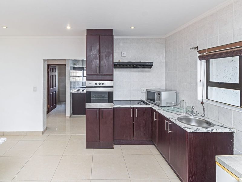 IF SPACE AND SECURITY IS WHAT YOU WANT, THEN LOOK NO FURTHER ! FAMILY HAVEN IN  PRESTIGIOUS SUMMERSET EASTATE - Photo 10