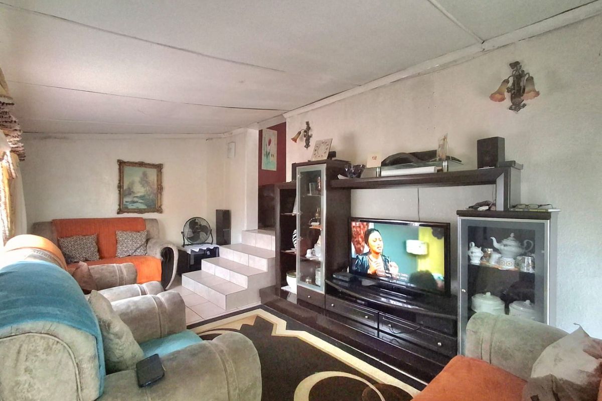 5 Bedroom house for sale in Dawn - Photo 2