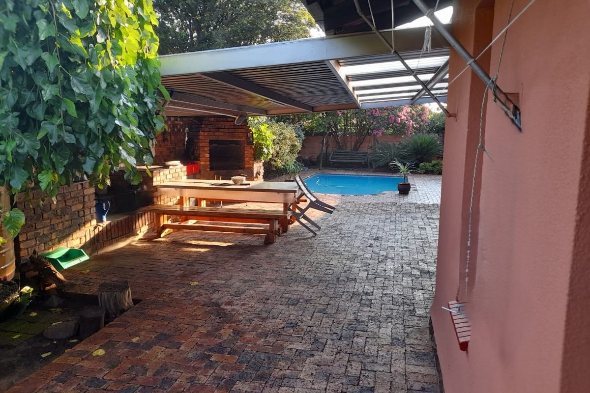 "3-bedroom home for sale in a sought-after area of Old Vaalpark." - Photo 4