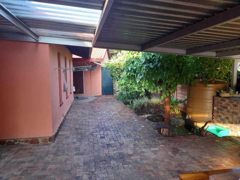 "3-bedroom home for sale in a sought-after area of Old Vaalpark." - Photo 5