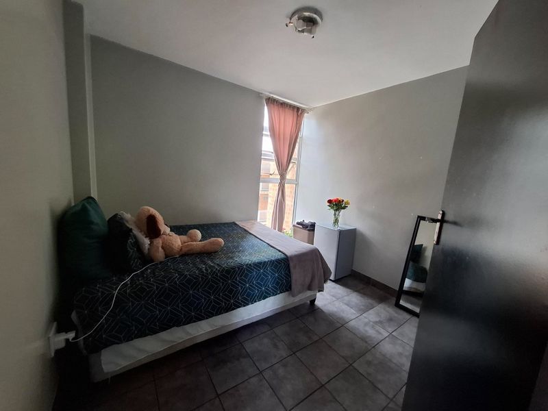 Spacious 2-Bedroom Unit with Modern Amenities in Hillcrest - Photo 10