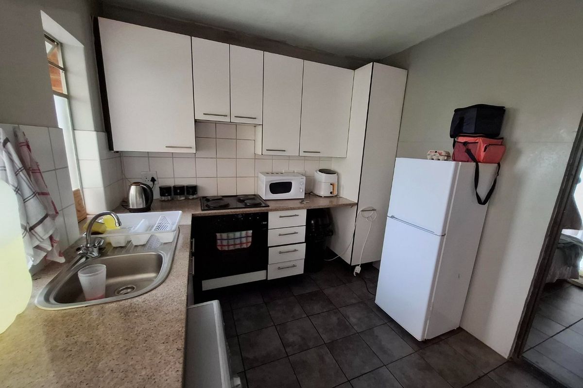 Spacious 2-Bedroom Unit with Modern Amenities in Hillcrest - Photo 5